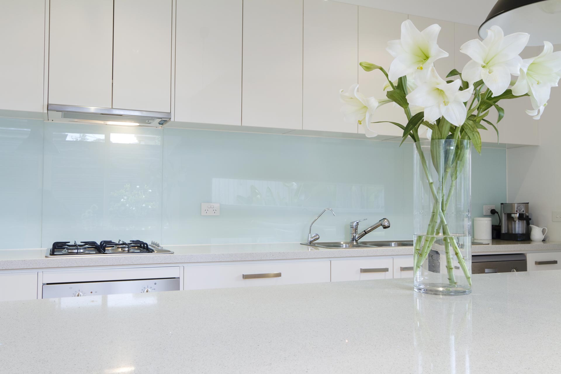 What Are Glass Splashbacks And How Can They Improve Your Home?